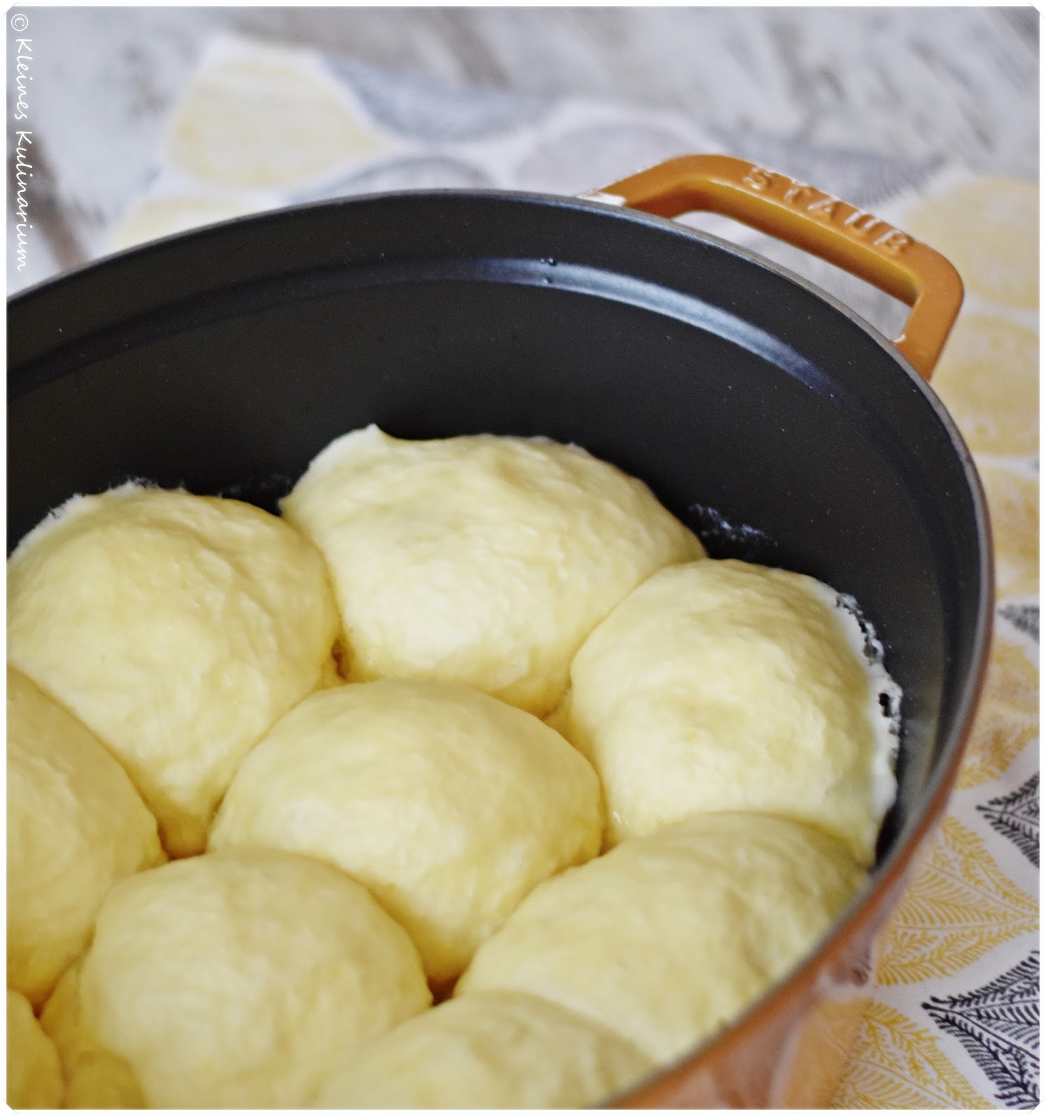 Dampfnudeln mit &amp;quot;Füßle&amp;quot; - Kleines Kulinarium