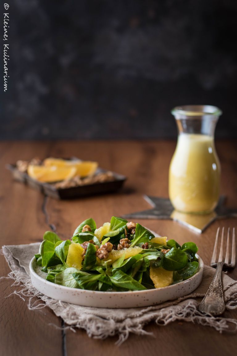 Feldsalat mit Orangenvinaigrette und karamellisierten Walnüssen ...