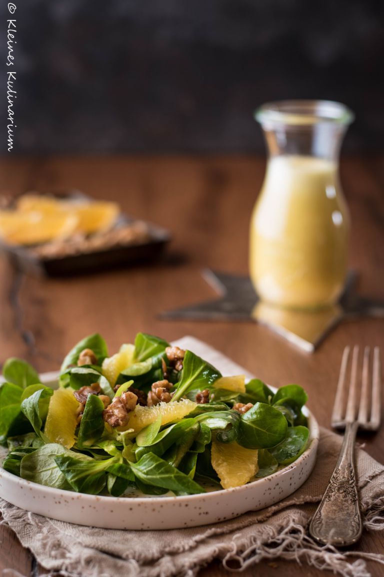 Feldsalat mit Orangenvinaigrette und karamellisierten Walnüssen ...