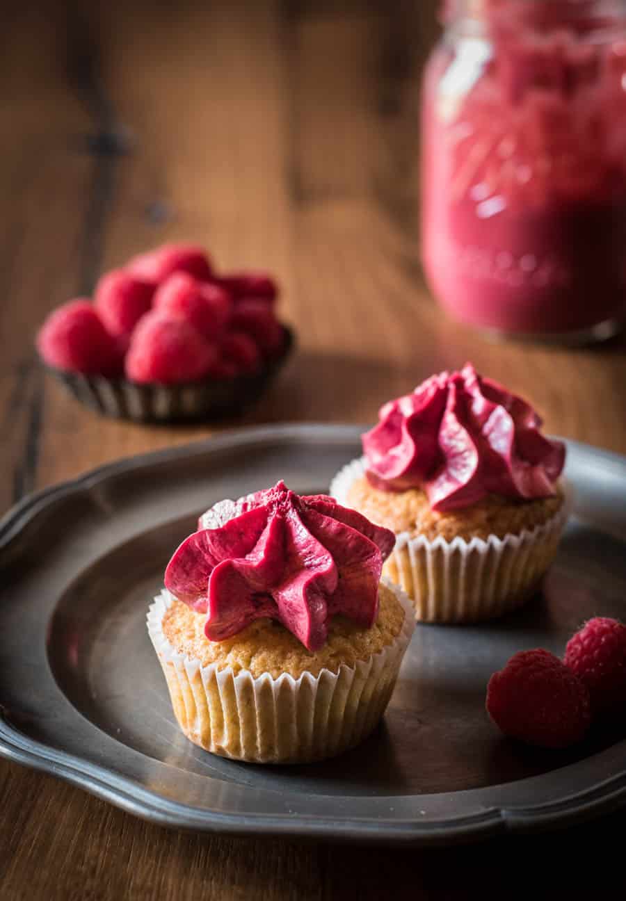 Himbeer Cupcakes mit cremiger Füllung - Kleines Kulinarium