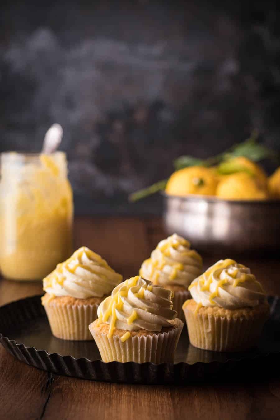 zitronen cupcakes mit einer swiss meringue buttercream