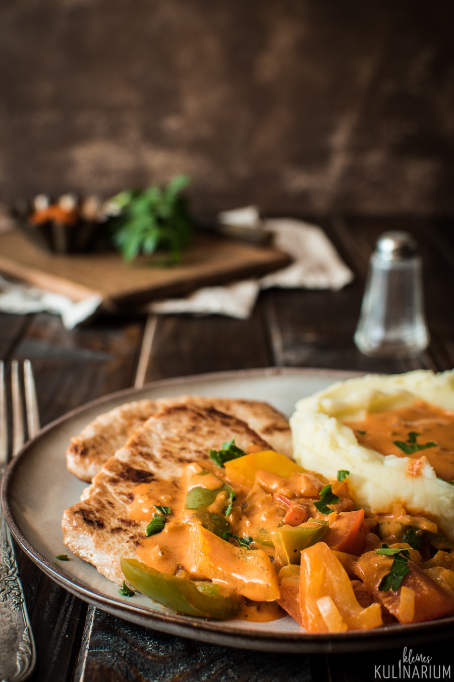 Paprikaschnitzel mit cremiger Sauce - Kleines Kulinarium