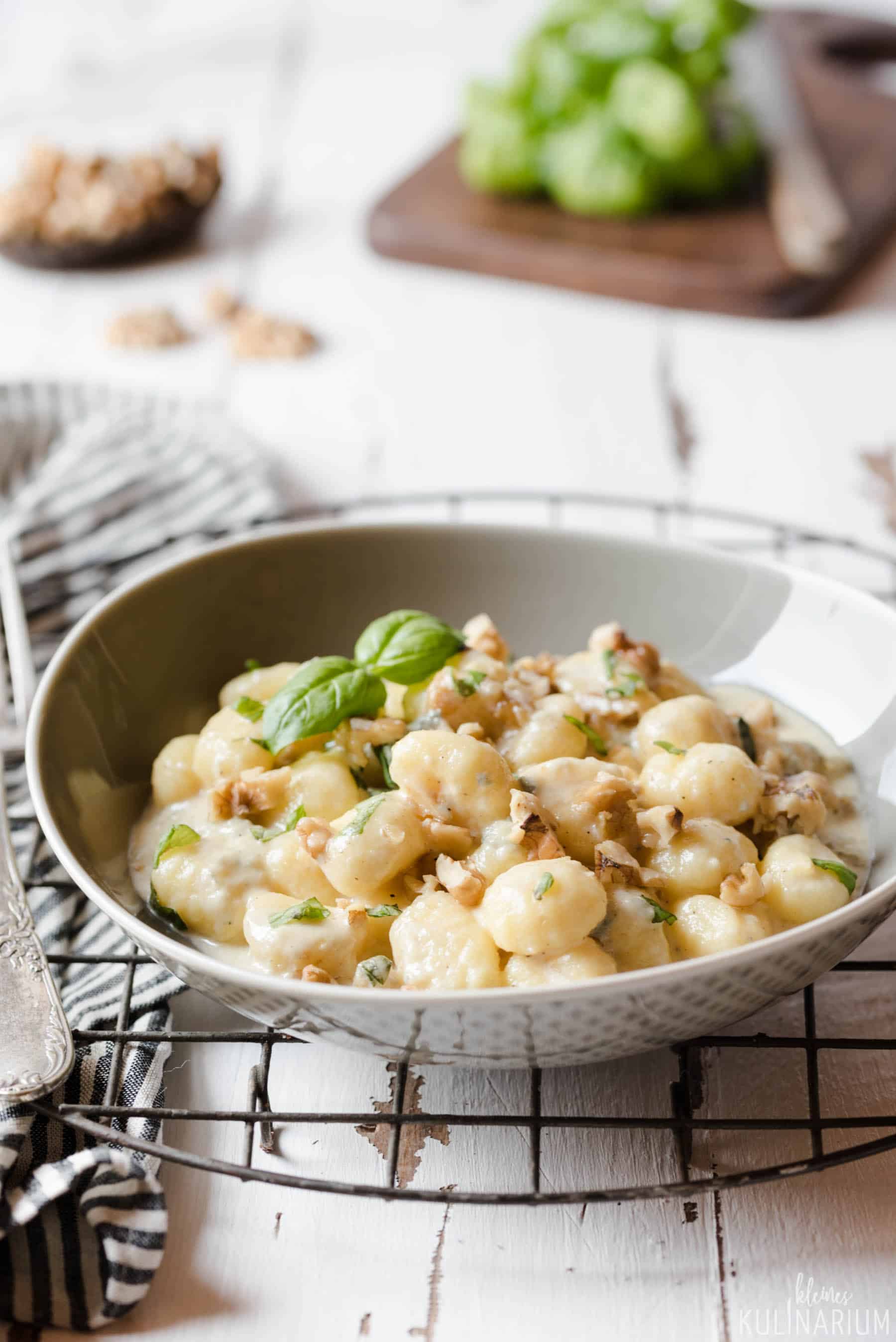 Gnocchi in Gorgonzolasauce mit Walnüssen - Kleines Kulinarium