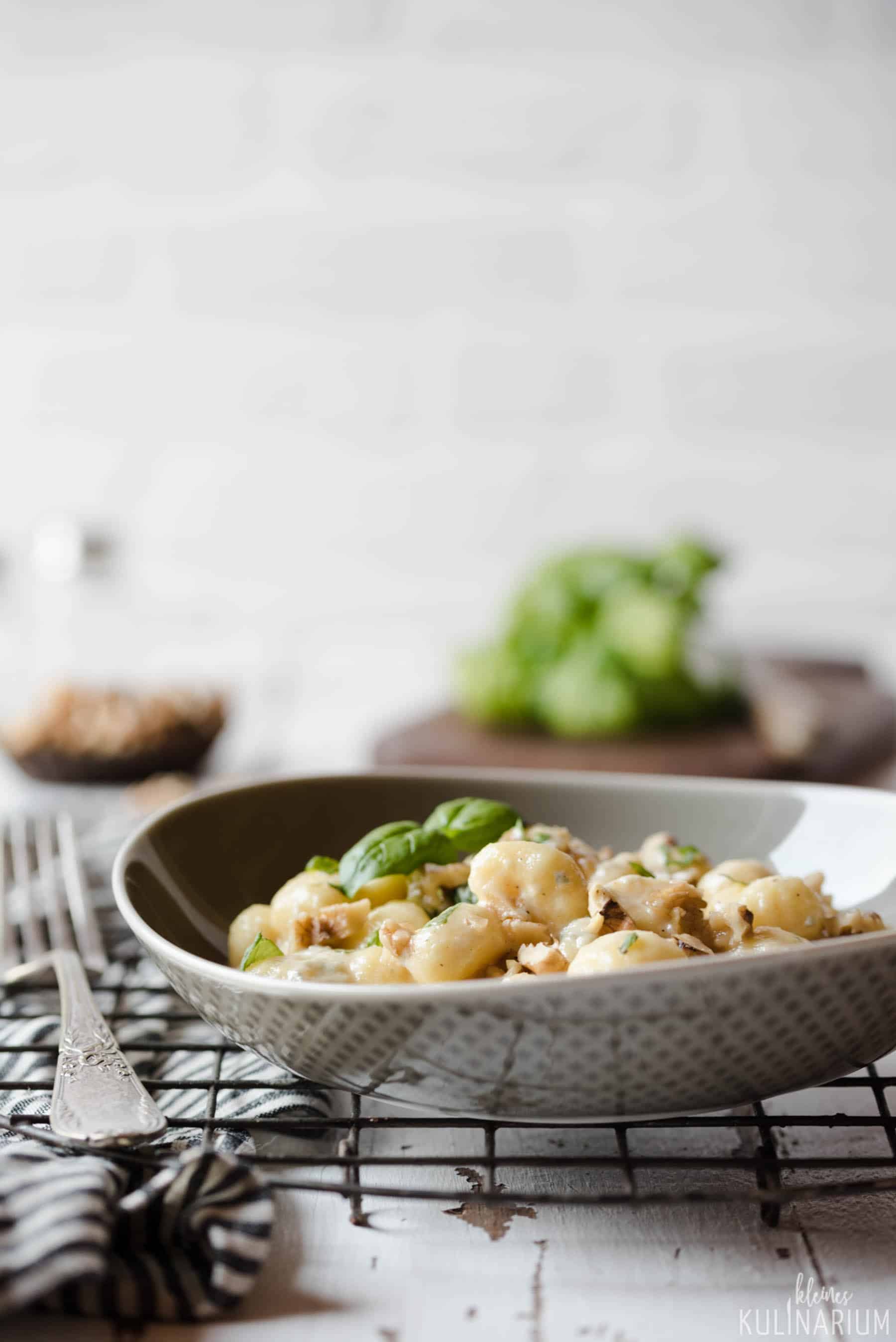 Gnocchi in Gorgonzolasauce mit Walnüssen - Kleines Kulinarium