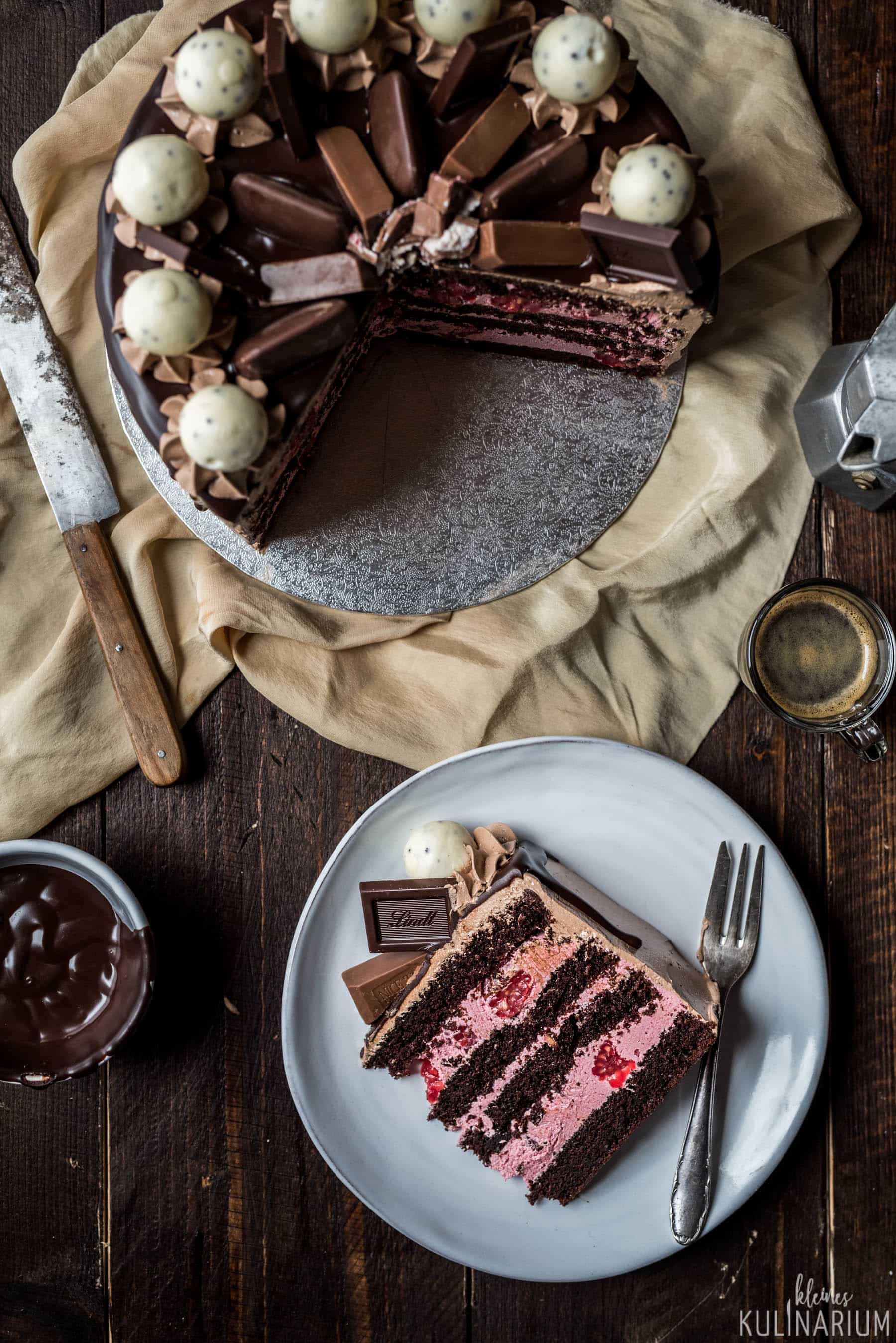 Chocolate Candy Cake im Anschnitt