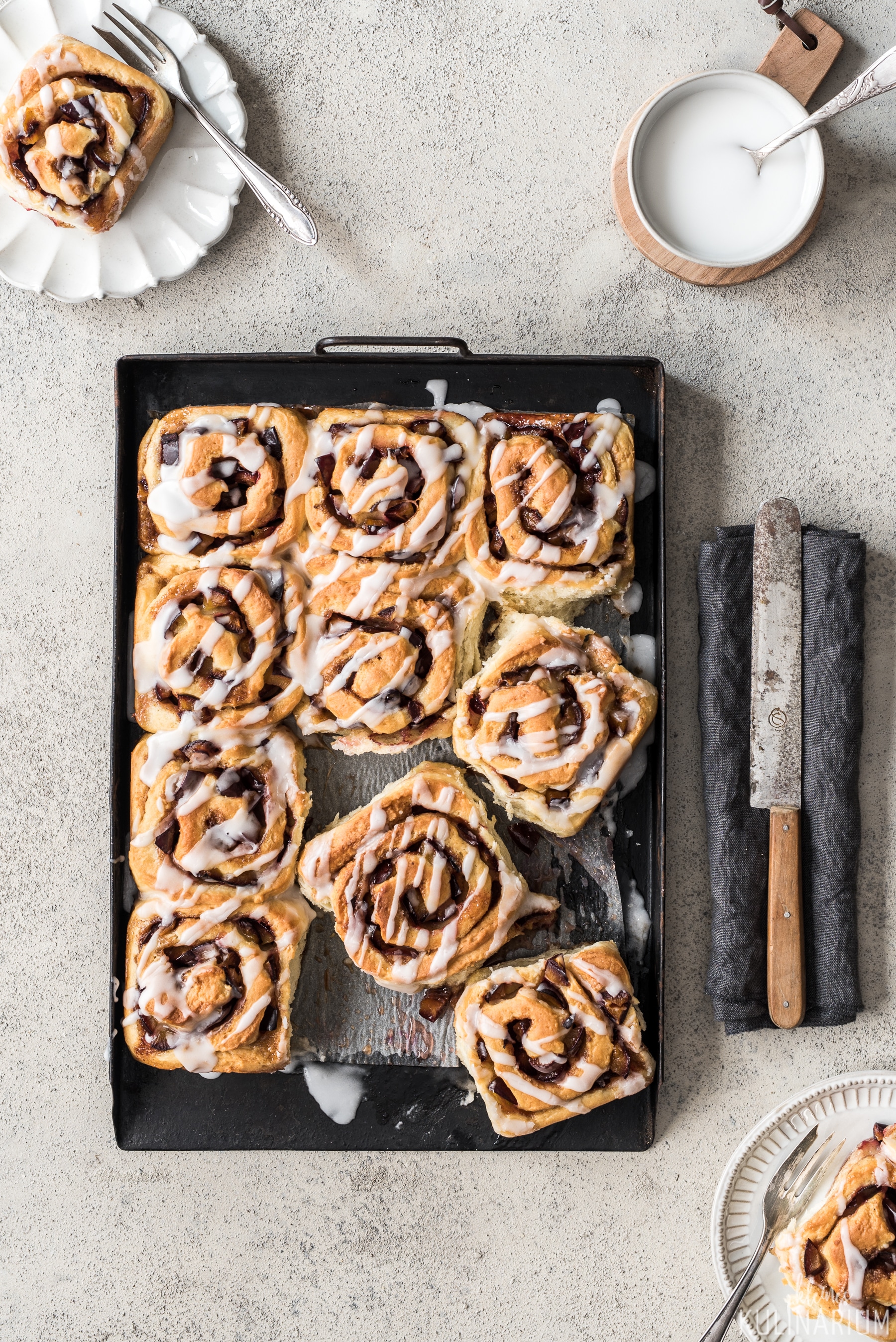 Zwetschgen-Zimt-Hefeschnecken mit Zuckerguss - Kleines Kulinarium