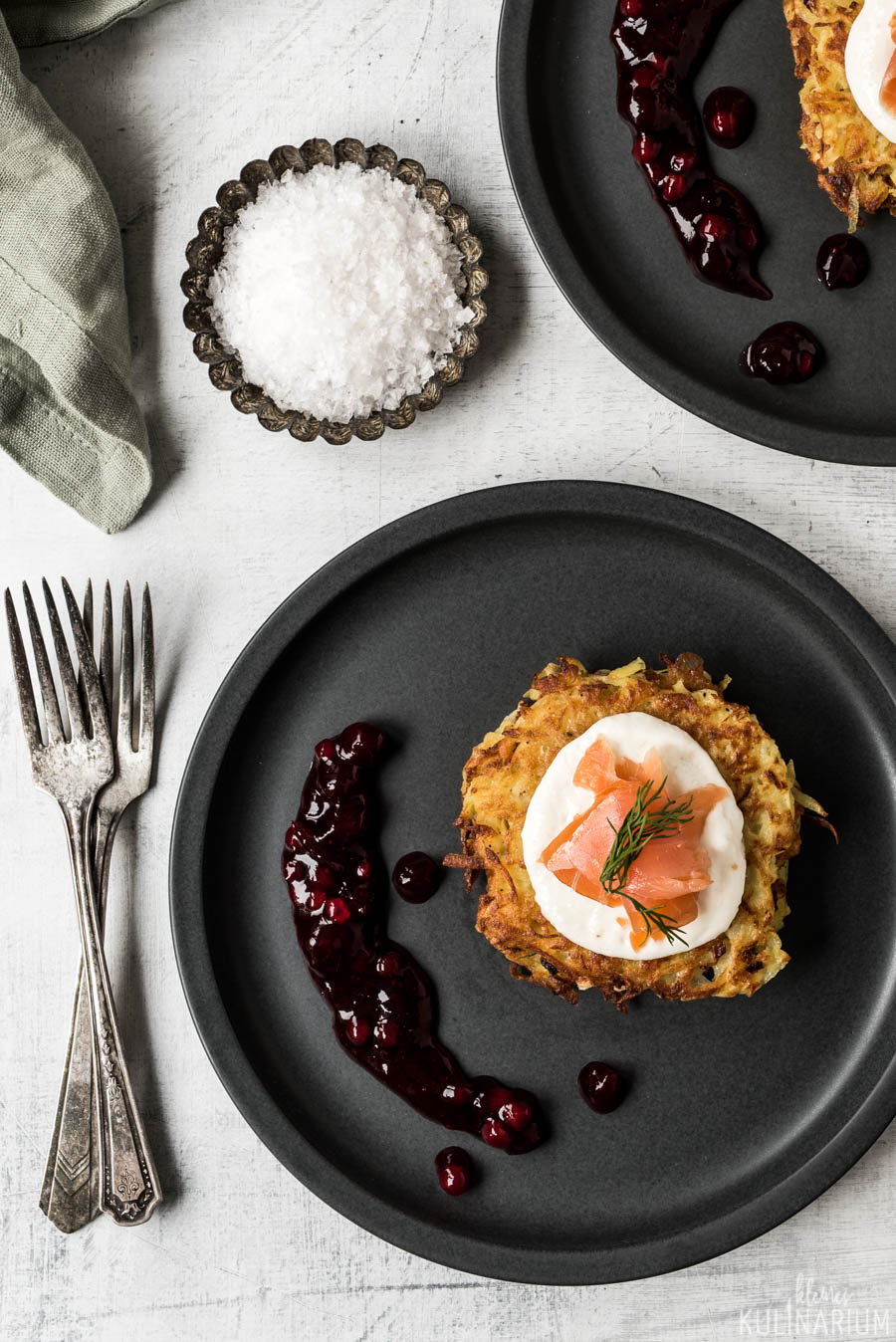 Kartoffelpuffer mit Räucherlachs und Preiselbeeren - Kleines Kulinarium