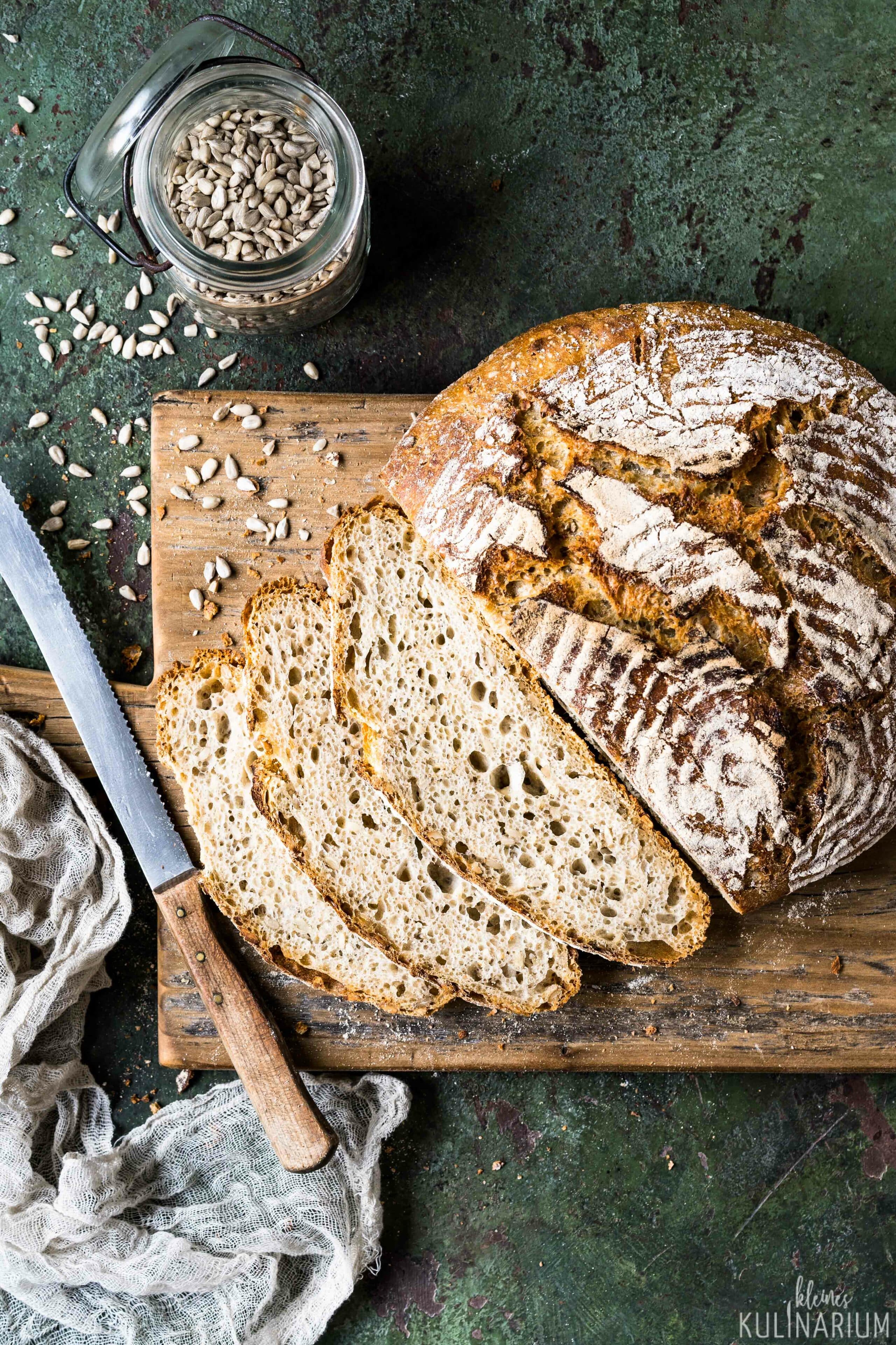 Roggenmischbrot mit Sonnenblumenkernen ohne Sauerteig - Kleines Kulinarium