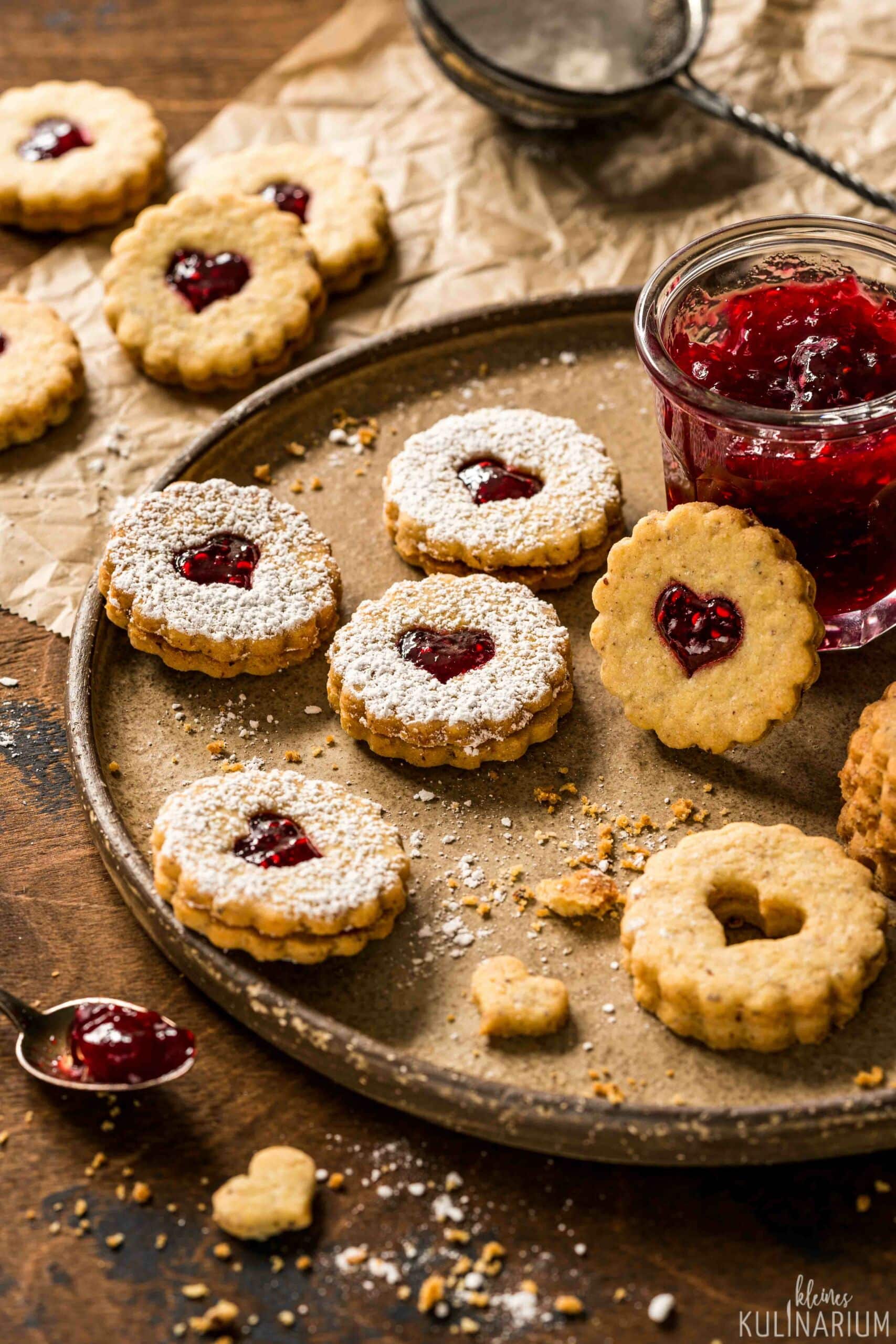 Haselnuss-Zimt-Plätzchen mit Marmelade - Kleines Kulinarium